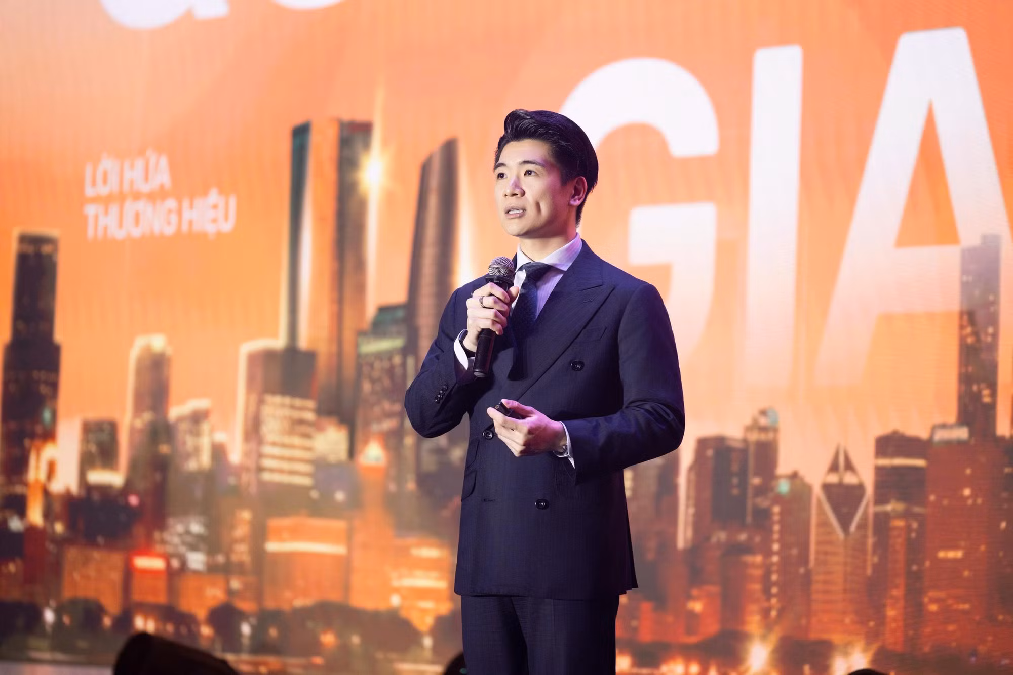 SHB đại hội cổ đông, ra mắt nhận diện thương hiệu mới -0