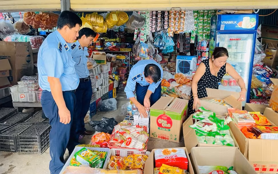 Chấn chỉnh thị trường thuốc lá lậu: Cần siết chặt mắt xích bán lẻ - 0