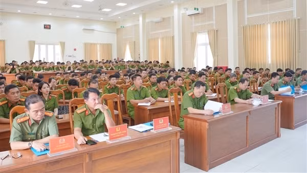 100% Công an xã, phường ở Cà Mau sẵn sàng cấp căn cước, định danh điện tử