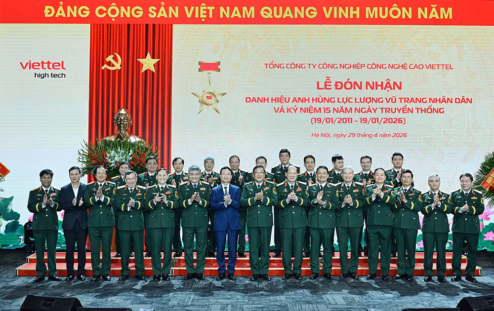TCT Công nghiệp Công nghệ cao Viettel đón nhận danh hiệu Anh hùng Lực lượng vũ trang nhân dân -0