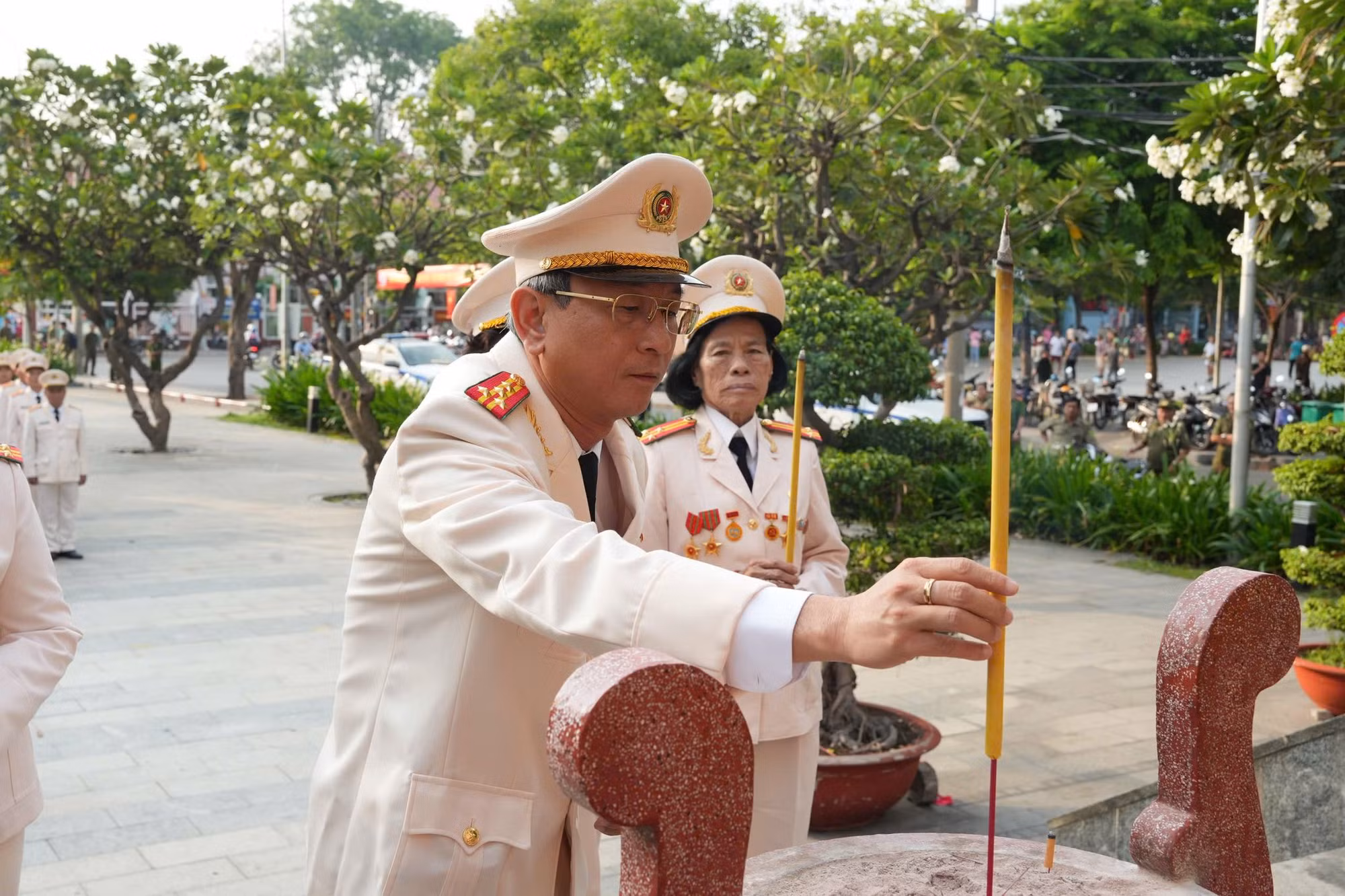 TP Hồ Chí Minh tưởng niệm, tri ân các Anh hùng Liệt sĩ và lãnh tụ cách mạng -1