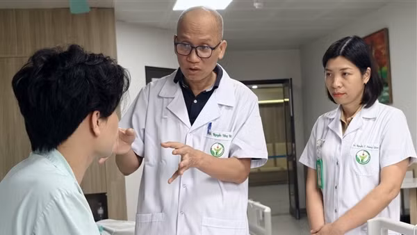 Tai nạn hy hữu, nam thanh niên bị 2 chiếc đũa đâm sâu vào hai mắt