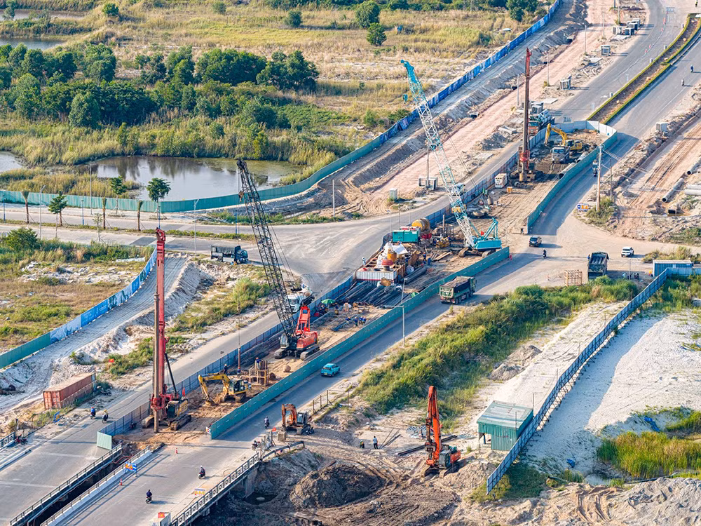 “Đại công trường” APEC tại Phú Quốc: Trung tâm hội nghị lợp mái, sân bay đã xong sân đỗ -0