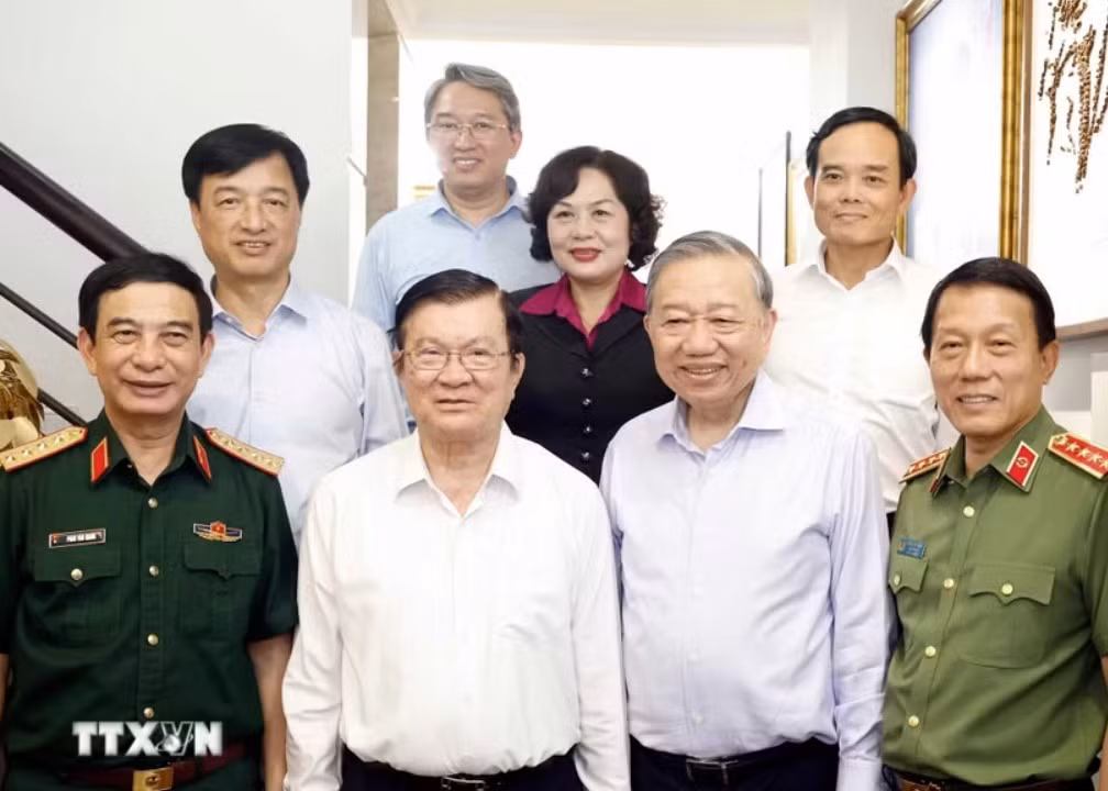 Tổng Bí thư, Chủ tịch nước thăm các nguyên lãnh đạo Đảng, Nhà nước và Mẹ Việt Nam Anh hùng -0