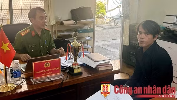 Cảnh sát hình sự đấu trí tìm kẻ giết người ở giữa biển