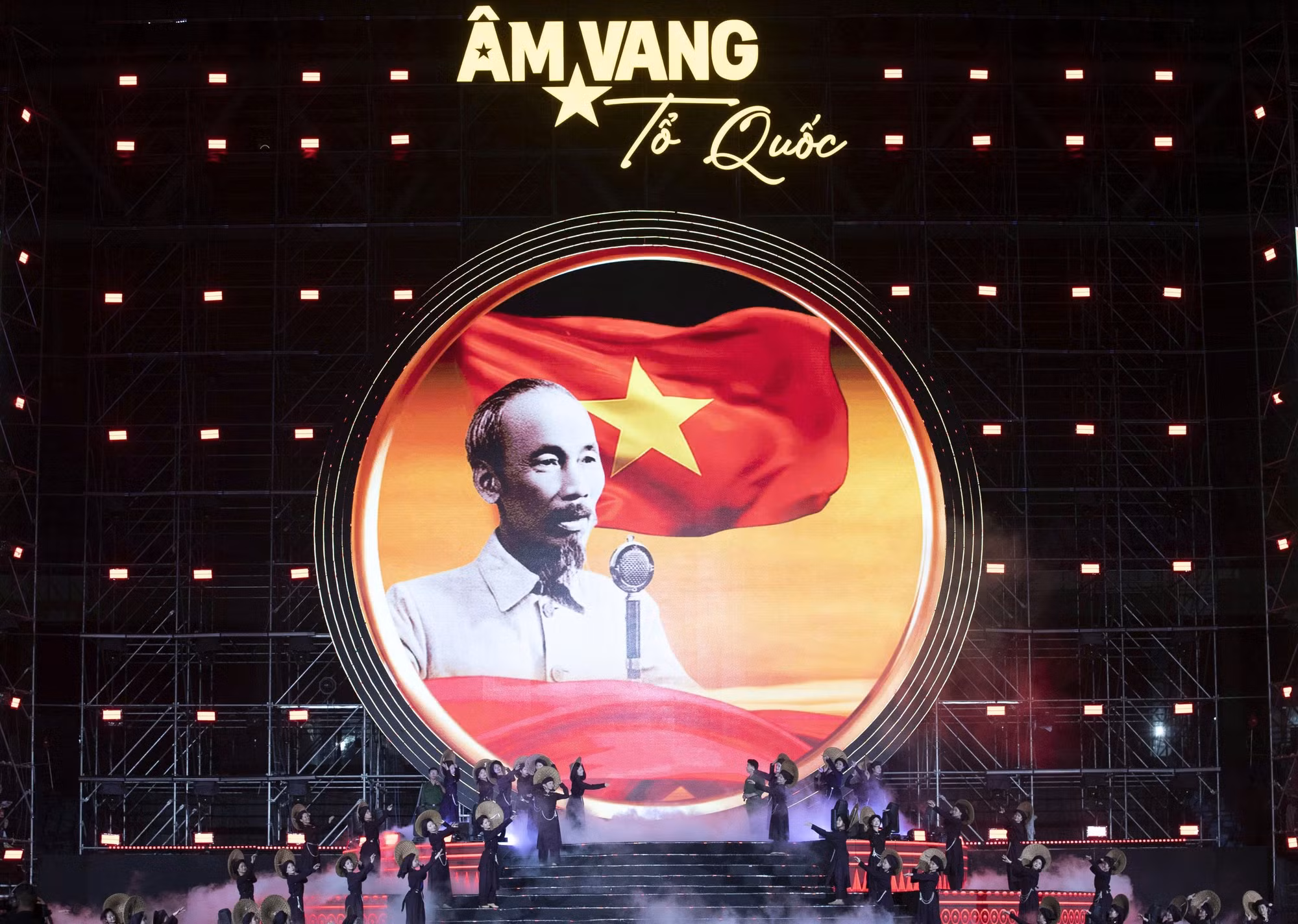 1.000 cán bộ, chiến sĩ diễu binh tại đại nhạc hội “Âm vang Tổ quốc”, gợi nhớ A80 -0