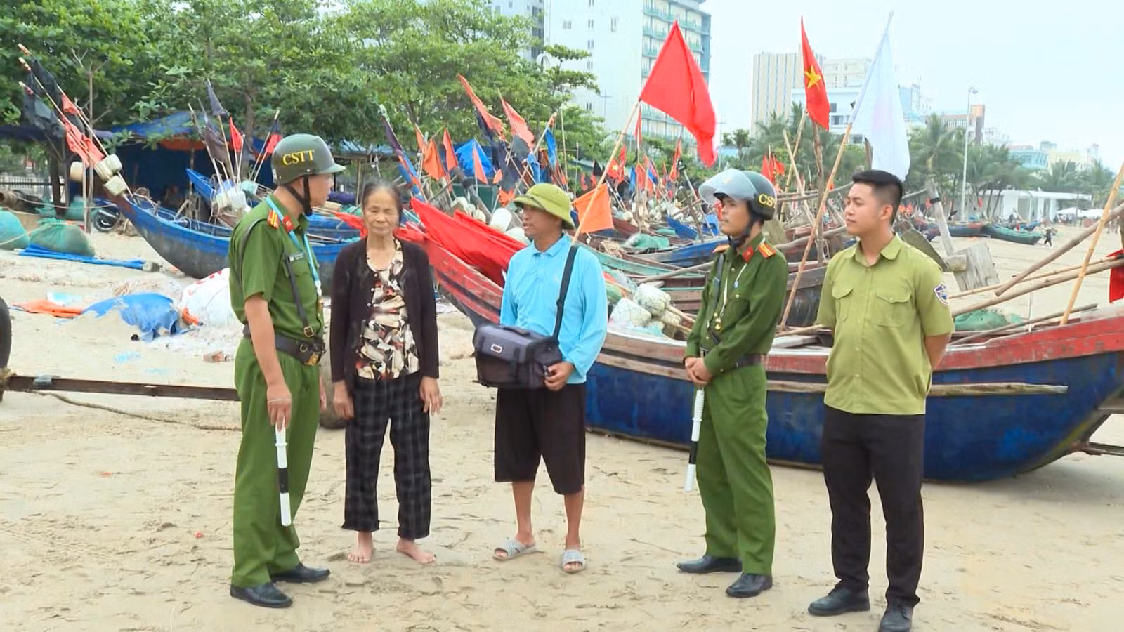 Giữ bình yên mùa du lịch biển -0
