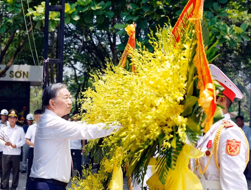 Tổng Bí thư, Chủ tịch nước dâng hương tưởng niệm Đại tướng Võ Nguyên Giáp và các liệt sỹ tại Quảng Trị -0