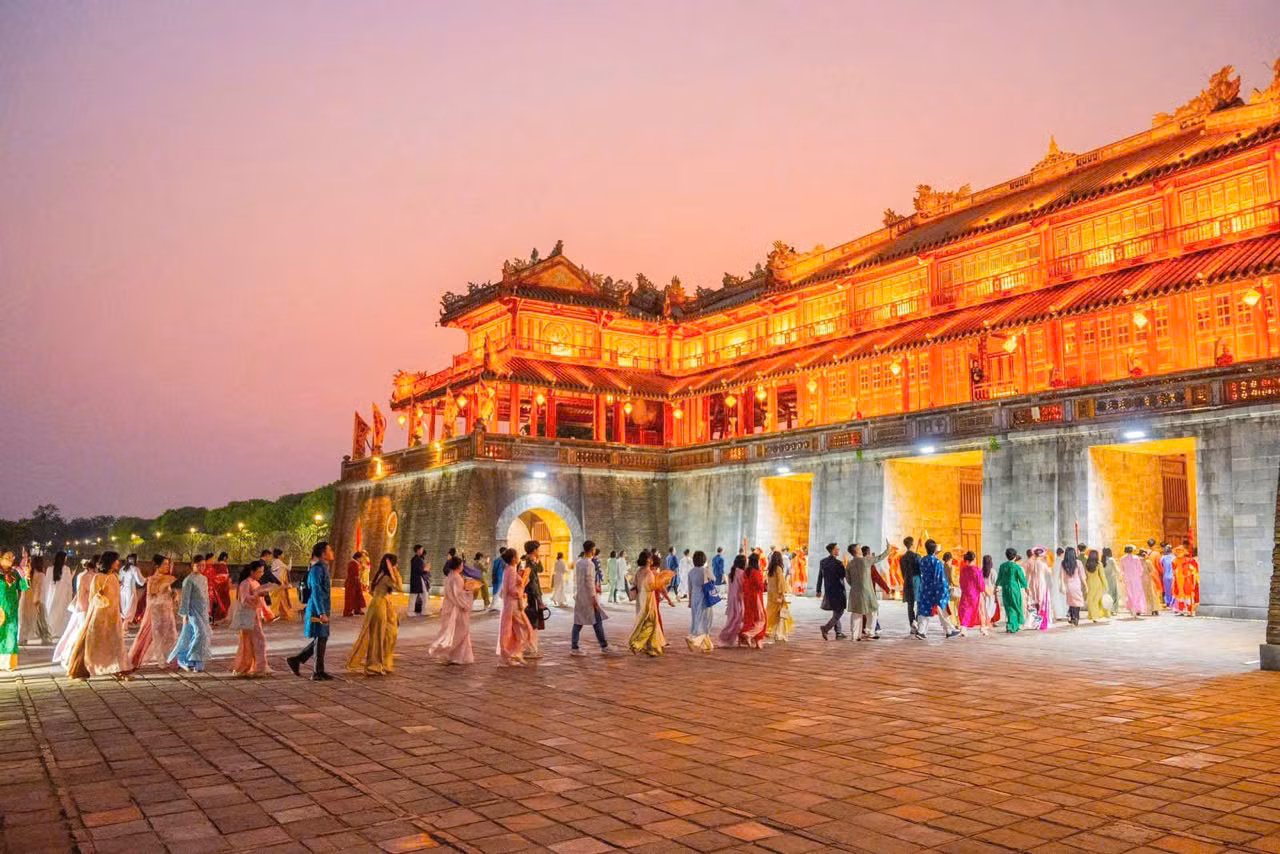 Cảnh báo chiêu trò “bẫy” du khách dịp lễ -1