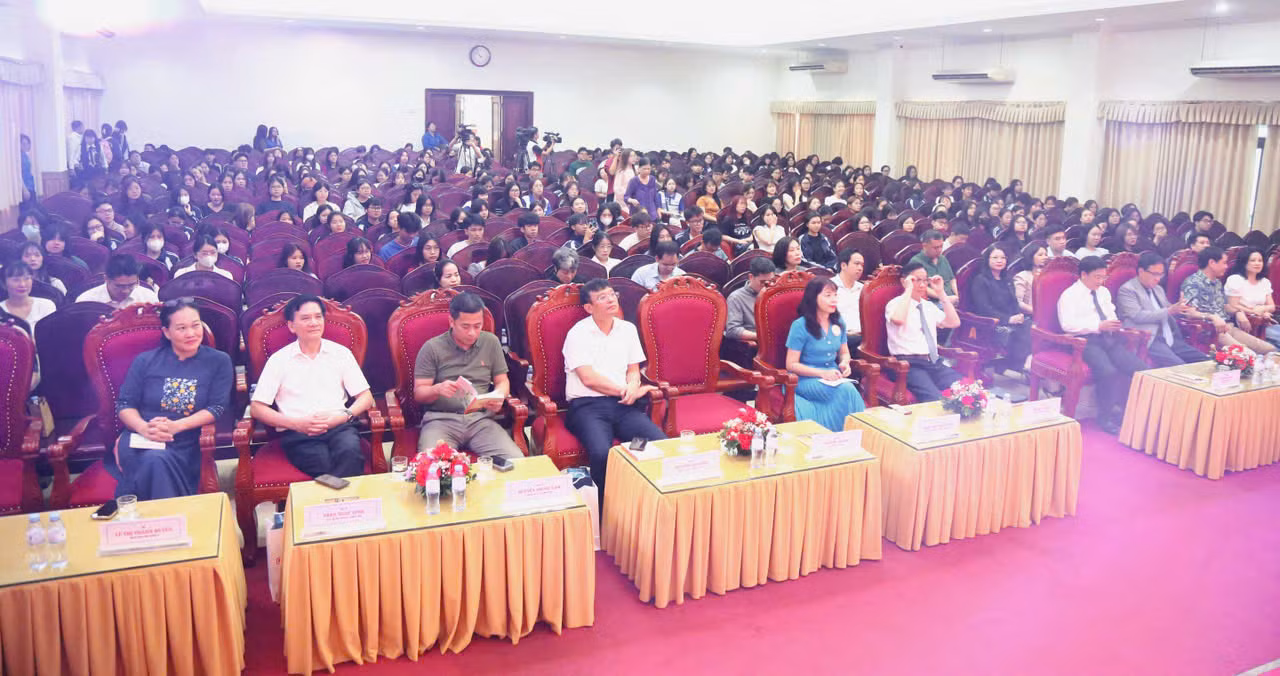 Không chấp nhận tác phẩm sử dụng AI dự Cuộc thi viết “Cha và con gái” -1