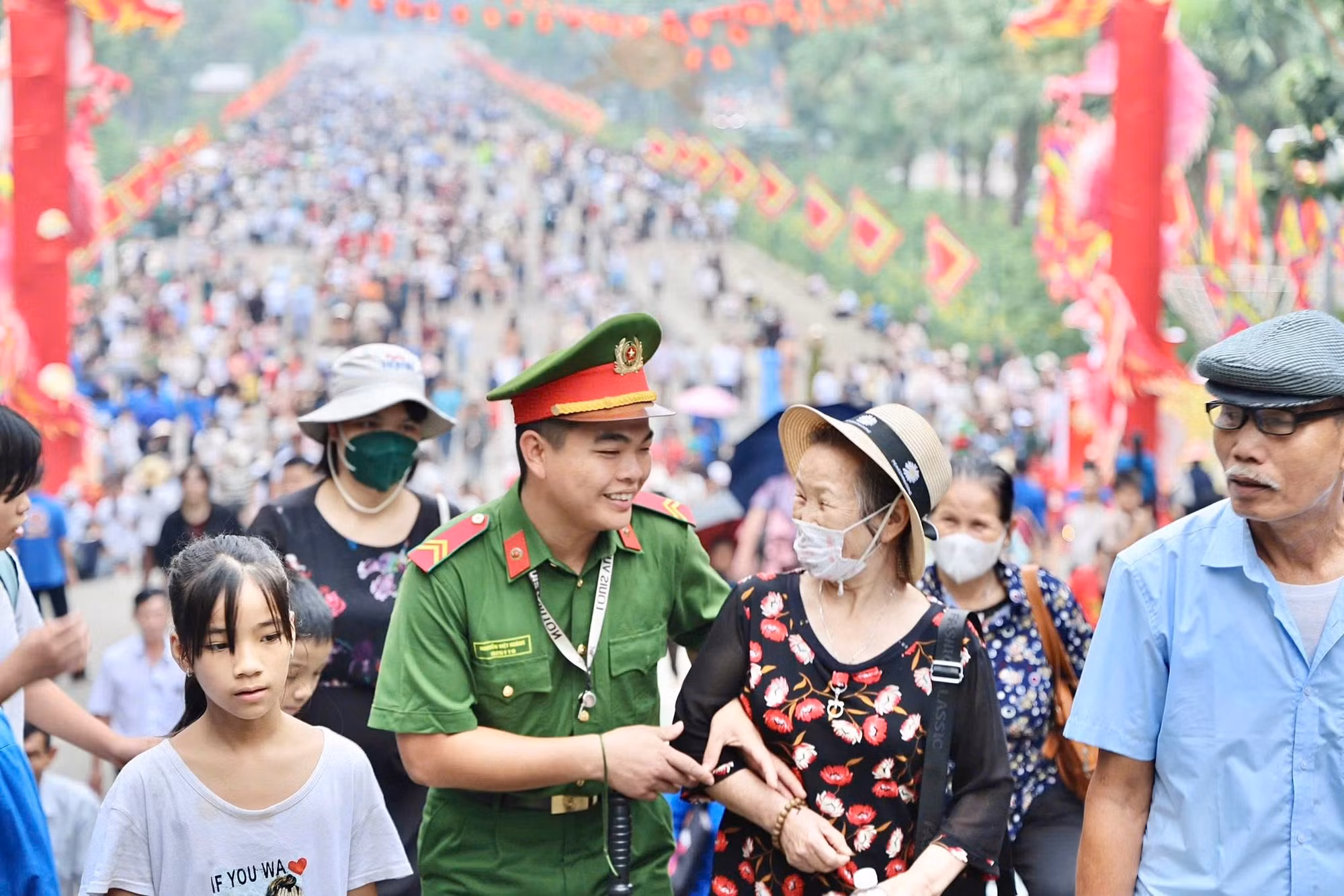 Huy động gần 2000 cán bộ, chiến sĩ tham gia đảm bảo ANTT cho ngày hội lớn -2