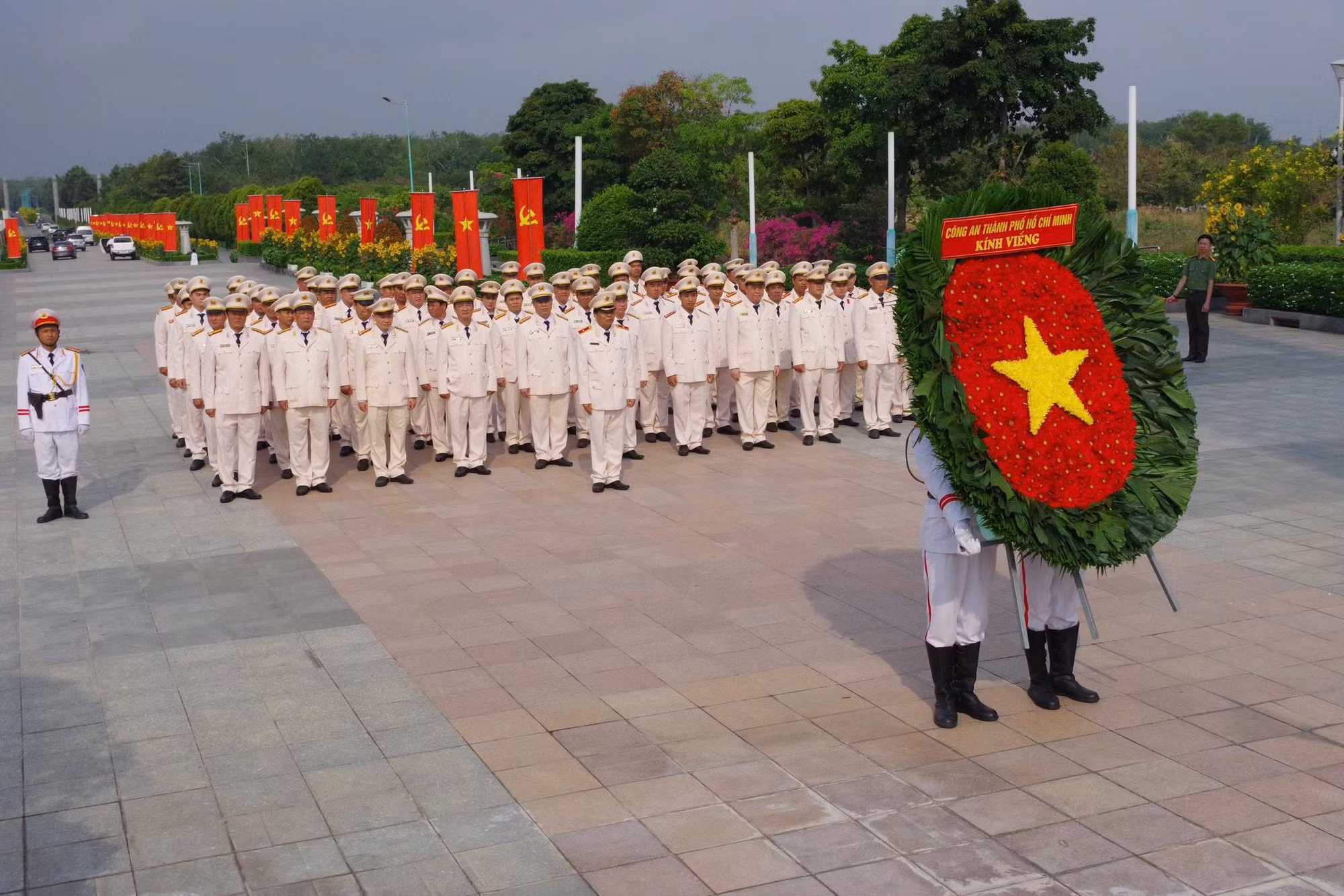 TP Hồ Chí Minh tưởng niệm, tri ân các Anh hùng Liệt sĩ và lãnh tụ cách mạng -0