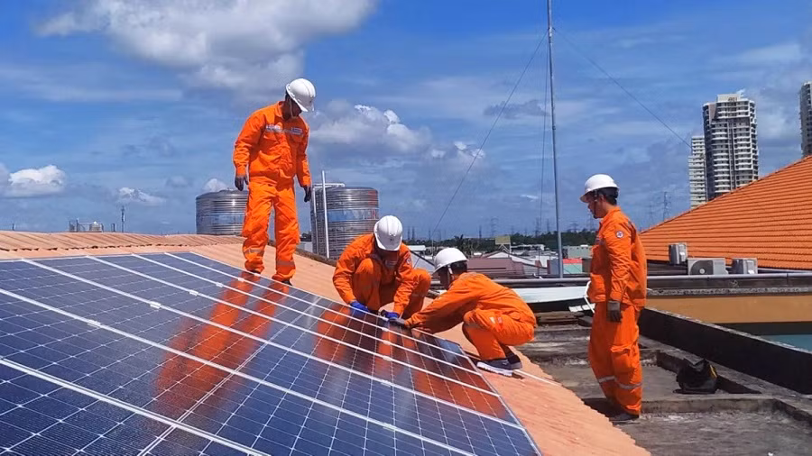 Tuyệt đối không để xảy ra thiếu điện và xăng dầu cho sản xuất và tiêu dùng -0