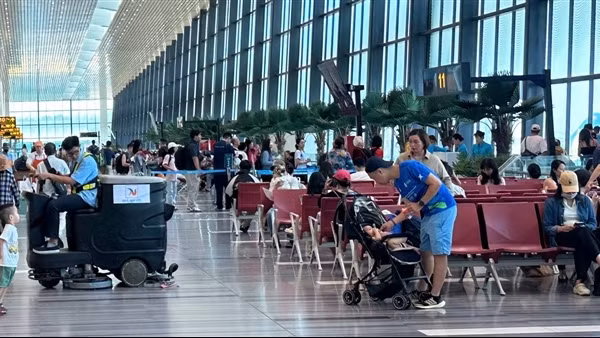 Ga hành khách sân bay Tân Sơn Nhất thông thoáng trong ngày đầu nghỉ lễ