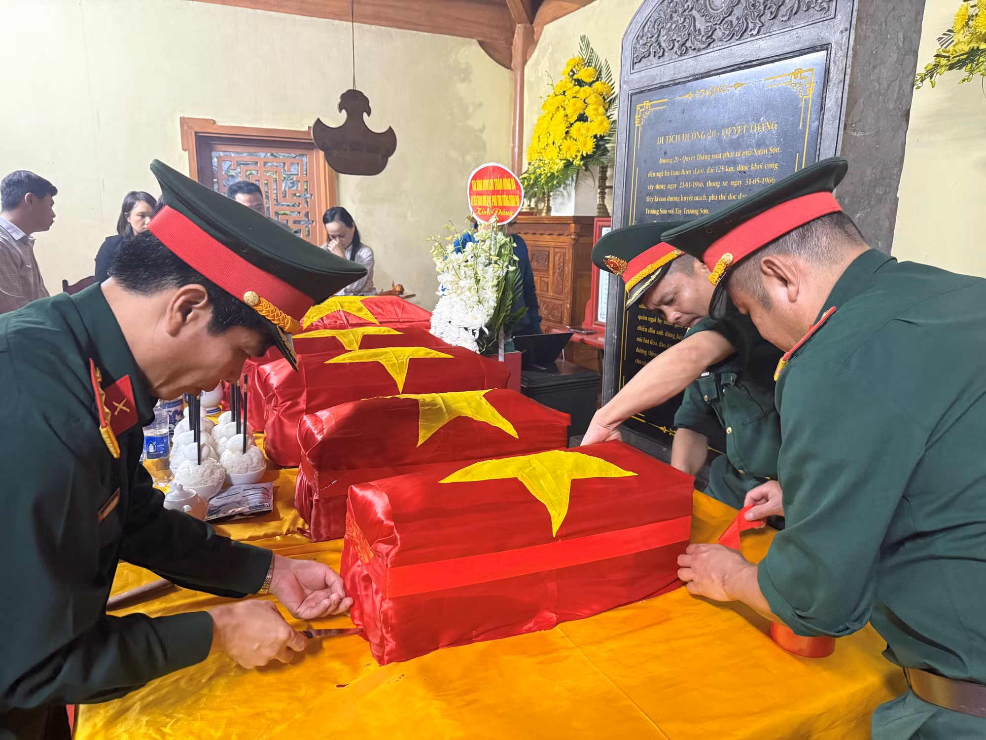 Nghĩa tình Trường Sơn nơi vùng đất gió Lào cát trắng - 0