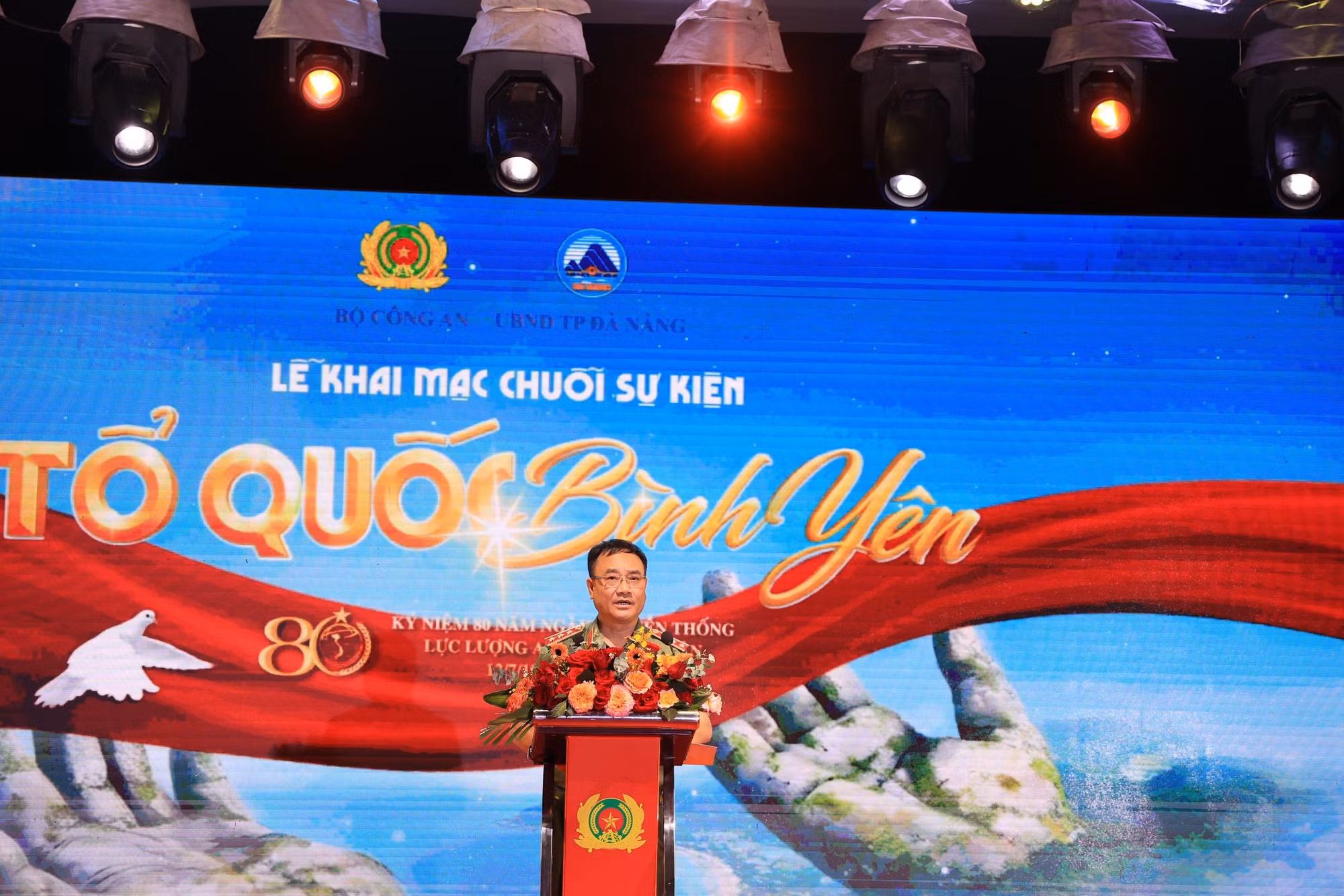 Khai mạc Gala “Tổ quốc bình yên”: Lan tỏa bản lĩnh, hun đúc “thế trận lòng dân” trong kỷ nguyên mới -0