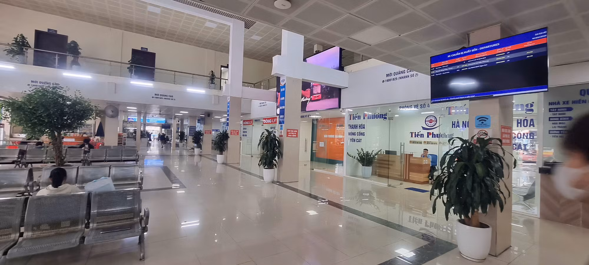 Xe hợp đồng tung hoành, xe khách tuyến đìu hiu -0