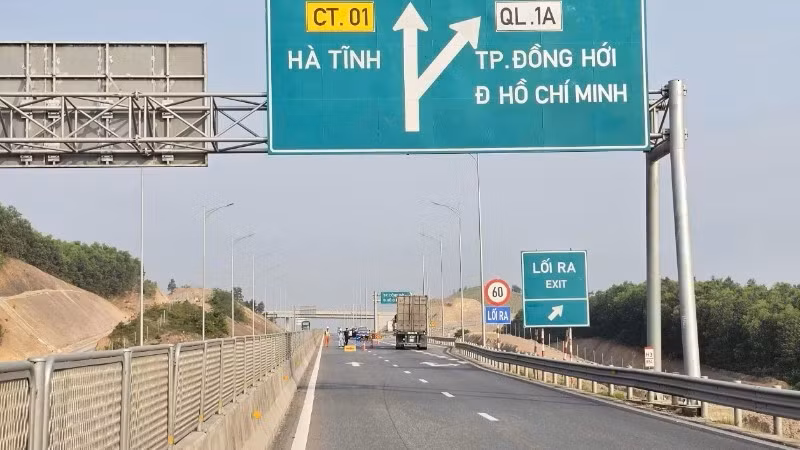Tạm đóng từng đoạn trên Cao tốc Vũng Áng - Cam Lộ để lắp hệ thống giám sát -0