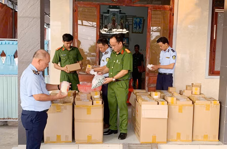 Cần Thơ bắt quả tang cơ sở sản xuất mỹ phẩm theo kiểu 