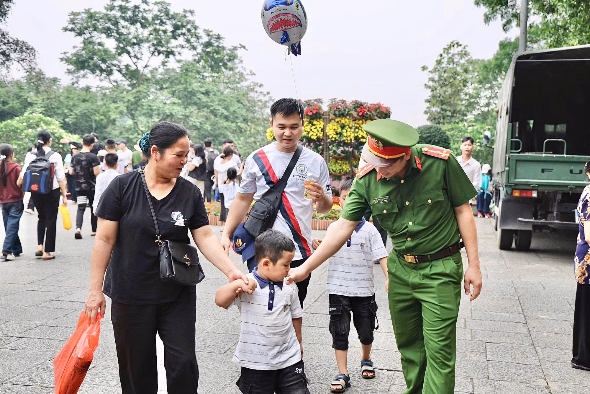 Huy động gần 2000 cán bộ, chiến sĩ tham gia đảm bảo ANTT cho ngày hội lớn -6