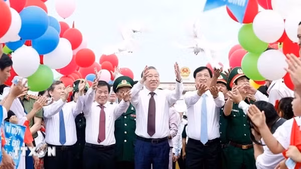 Tổng Bí thư, Chủ tịch nước Tô Lâm dự Lễ thượng cờ "Thống nhất non sông" tại Quảng Trị