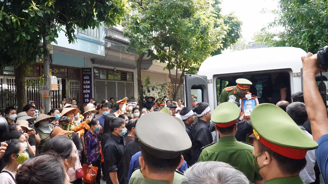 Gia đình đón anh về! -0