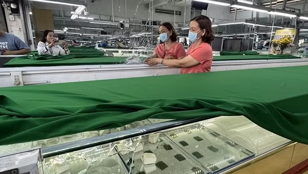 Người trong cuộc kể lại giây phút đối tượng liên tiếp nổ súng AK cướp tiệm vàng