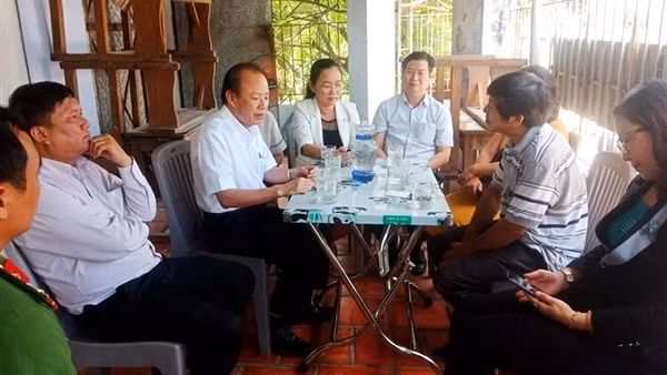Giám đốc BV Ninh Thuận đến nhà nữ sinh tử nạn giao thông xin lỗi