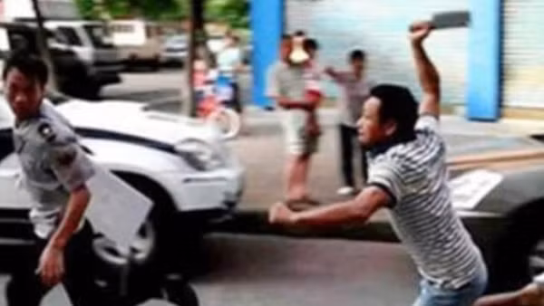 Truy xét nghi can chém luật sư nguy kịch
