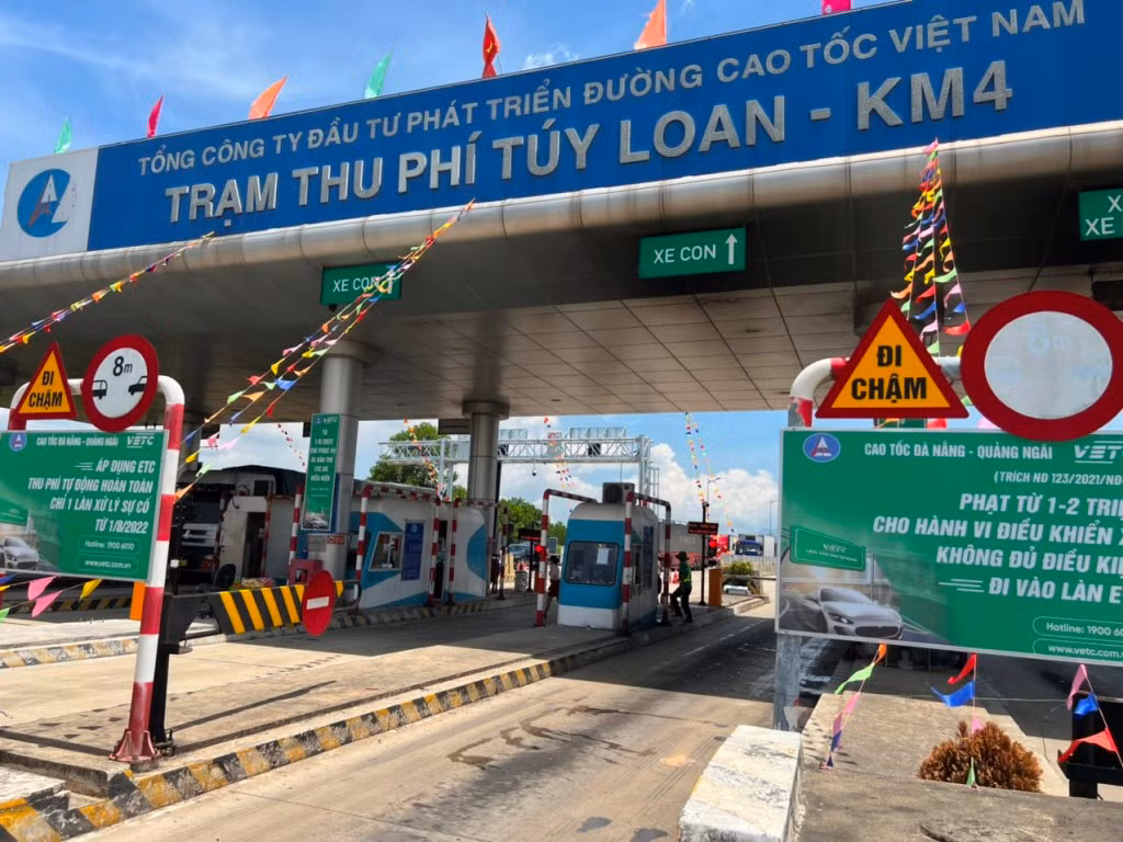 Ngày đầu tiên thực hiện thu phí không dừng đoạn cao tốc Đà Nẵng-Quảng Ngãi: Nhiều tài xế lúng túng quay đầu vì chưa đủ điều kiện -0