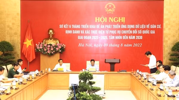 Thủ tướng Chính phủ chủ trì Hội nghị trực tuyến Sơ kết 6 tháng Đề án 06