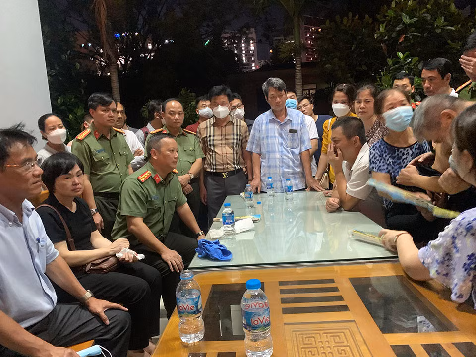 Quặn lòng trước nỗi đau của gia đình 3 chiến sĩ Công an anh dũng hy sinh trong biển lửa -0
