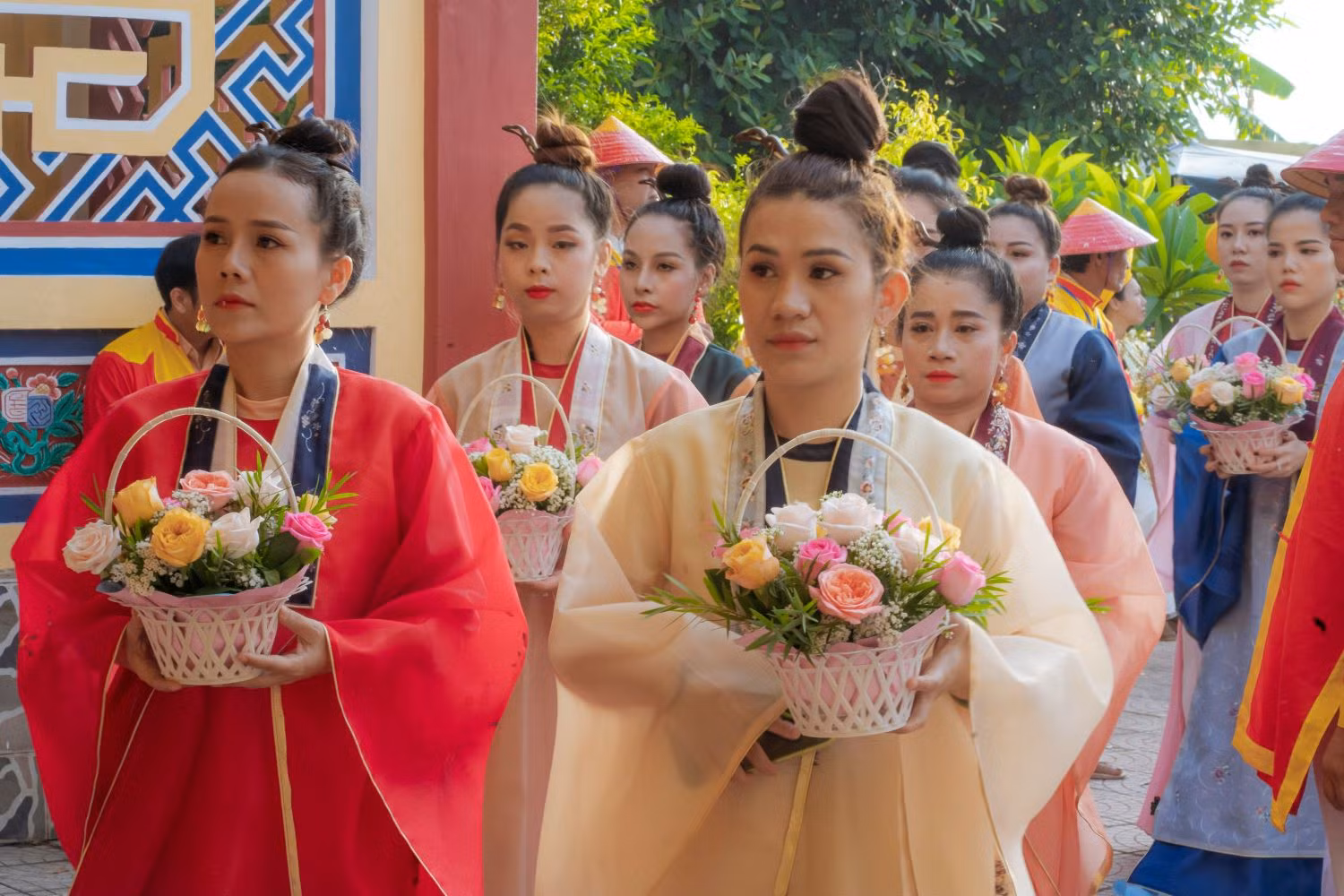 Hàng nghìn du khách tham gia lễ hội Điện Huệ Nam -0