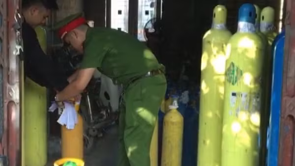 Xóa sổ điểm kinh doanh “khí cười” trái phép ở TP Huế