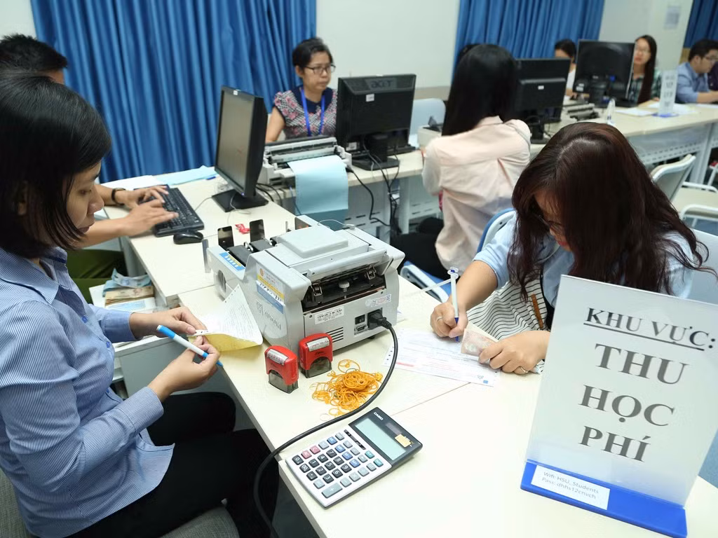 Hà Nội khuyến khích thanh toán học phí không dùng tiền mặt -0