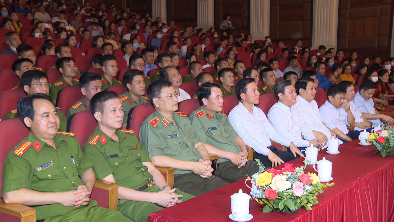 Thanh Hóa tổ chức&nbsp;văn nghệ chào mừng&nbsp;“Ngày hội toàn dân bảo vệ an ninh Tổ quốc” -0