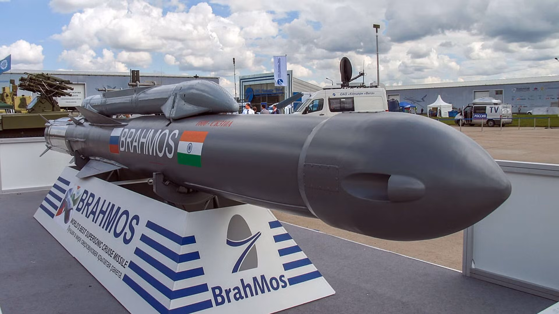 Indonesia sắp sở hữu hệ thống tên lửa BrahMos -0