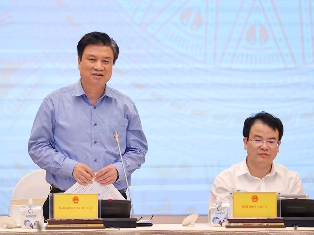 Bộ Giao thông vận tải lý giải vì sao giá xăng giảm mà giá cước chưa giảm -0