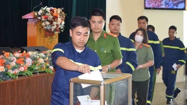 Phát động phong trào học tập gương&nbsp;dũng cảm của 3 liệt sĩ Công an Hà Nội