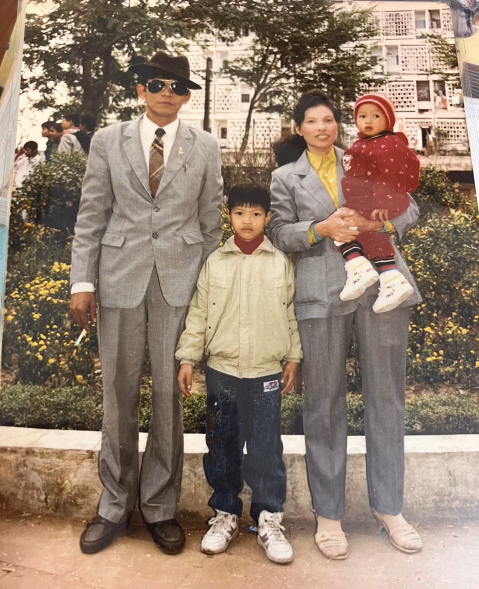 ”Anh ở đó giữa cuộc đời rất thật…” -0