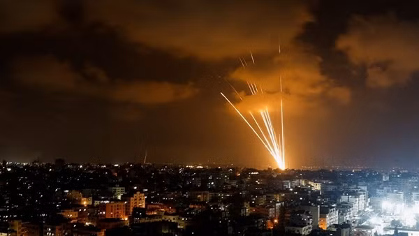 Israel hứng mưa rocket sau loạt không kích dải Gaza