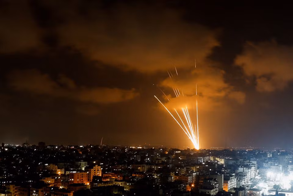Israel hứng mưa rocket sau loạt không kích Dải Gaza -0