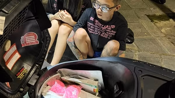 141 hóa trang bắt nữ “tomboy” mang gần 400 viên ma túy
