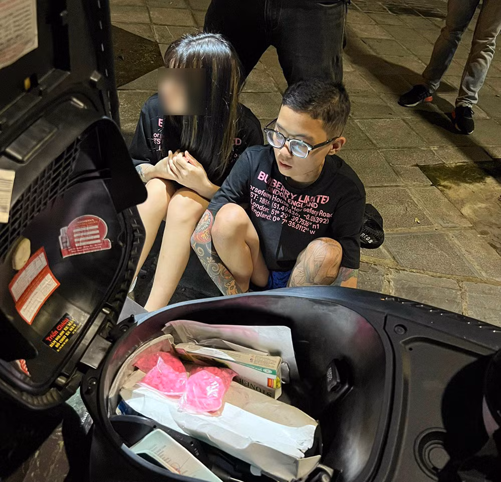 141 hóa trang bắt nữ “tomboy” mang gần 400 viên ma túy -0