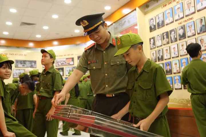 76 học sinh trung học cơ sở ở Ninh Thuận “Học làm chiến sĩ Công an” -0