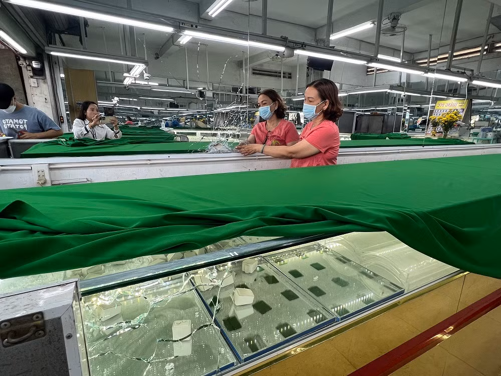 Người trong cuộc kể lại giây phút đối tượng liên tiếp nổ súng AK cướp tiệm vàng -0