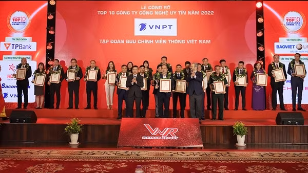 VNPT và VinaPhone tiếp tục lọt Top 10 công ty công nghệ thông tin – viễn thông uy tín năm 2022