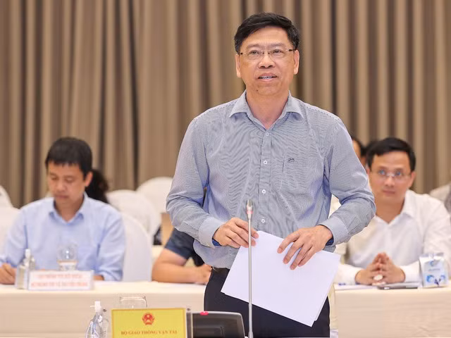Bộ Giao thông vận tải lý giải vì sao giá xăng giảm mà giá cước chưa giảm -0