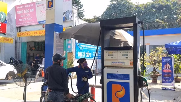 Giá xăng dầu giảm lần thứ 4 liên tiếp