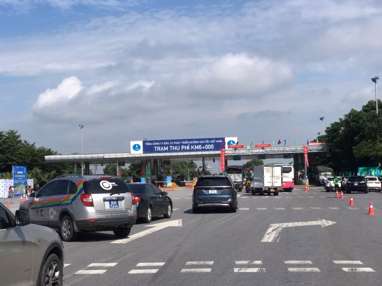 Thu phí không dừng ở tuyến cao tốc dài nhất Nội Bài-Lào Cai: Nhiều phương tiện quên nạp tiền vào thẻ -0